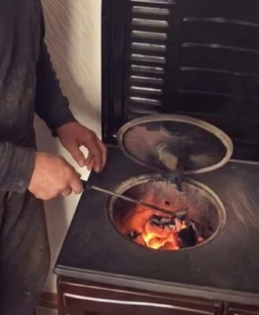 Polonya'da bir tamirci sobasında odun yerine market çöreği yakarak ısındı